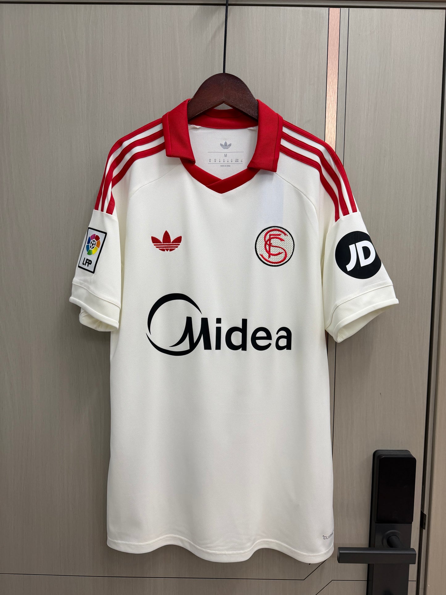 Camiseta Sevilla 25/26 modelo retro (tallas S-4XL) jornada 31