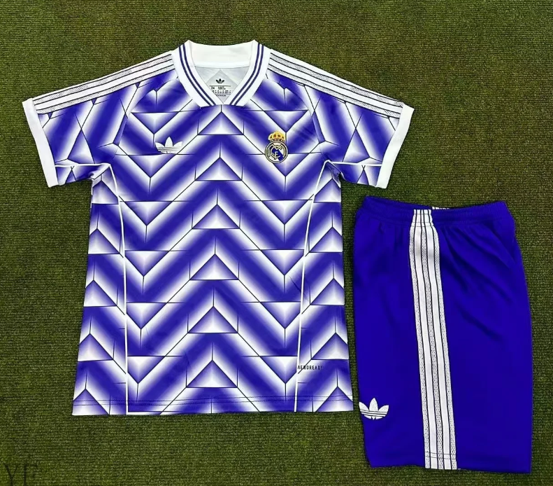 Equipacion Real Madrid especial (solo talla niño)