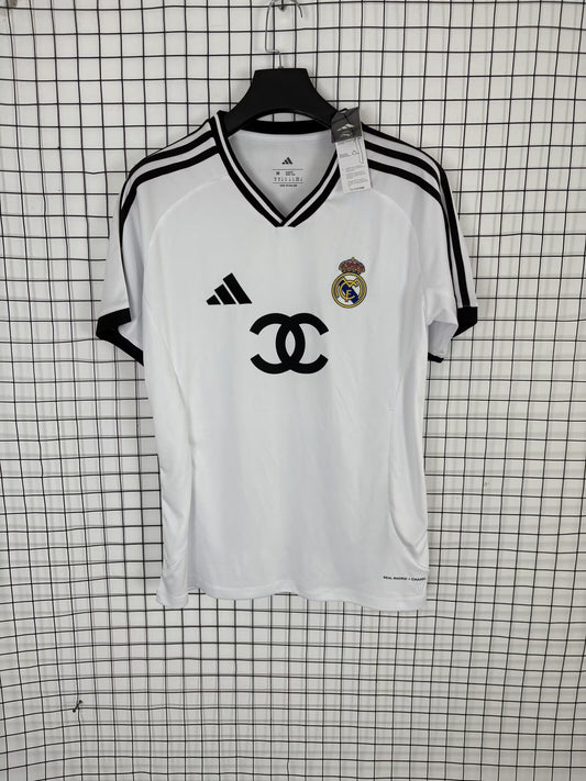 Camiseta Real Madrid 26/27 version Chanel (tallas S-XXL)