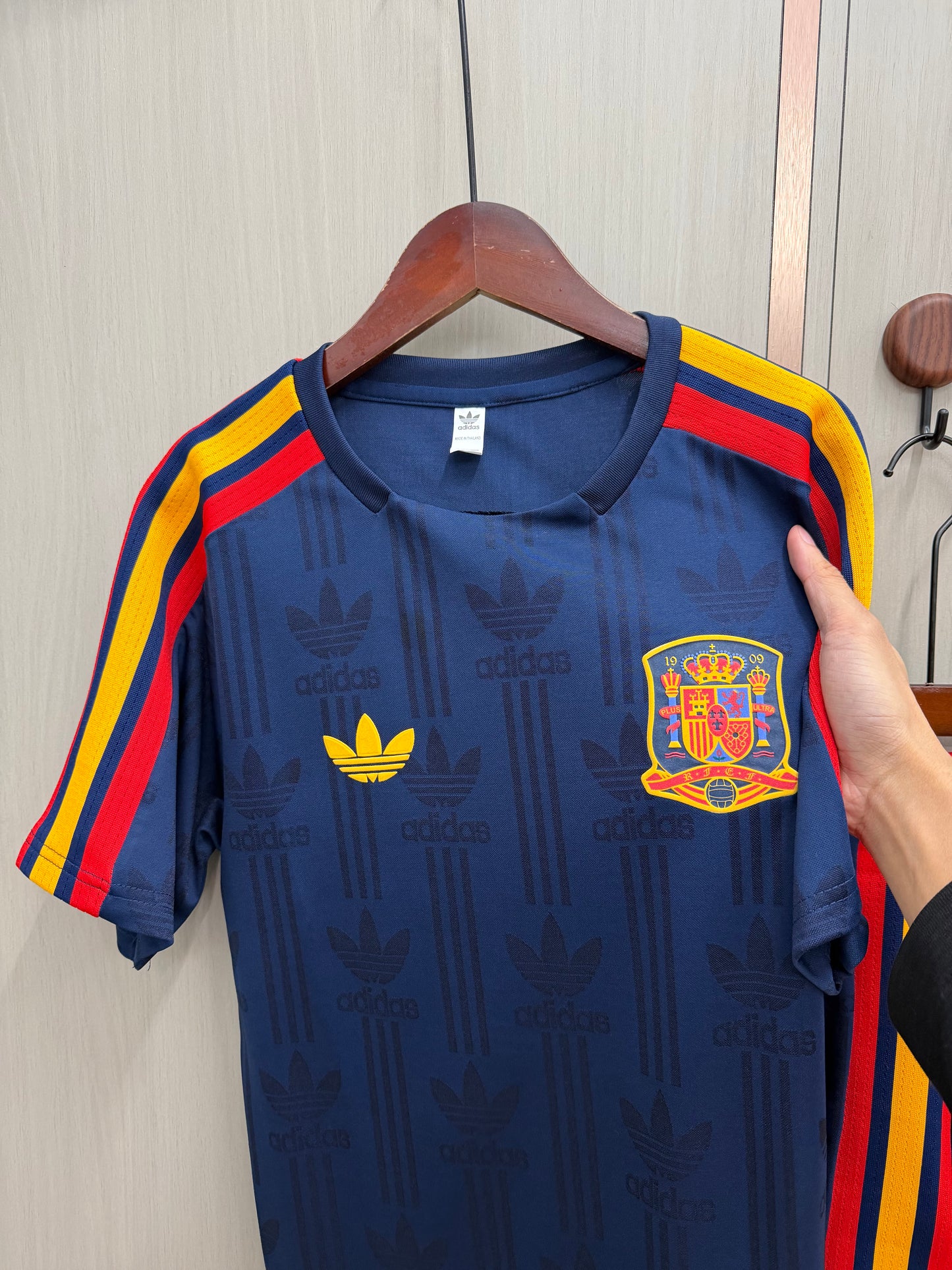 Conjunto de entrenamiento España 2026 azul oscuro modelo retro versión jugador (tallas S-4XL)