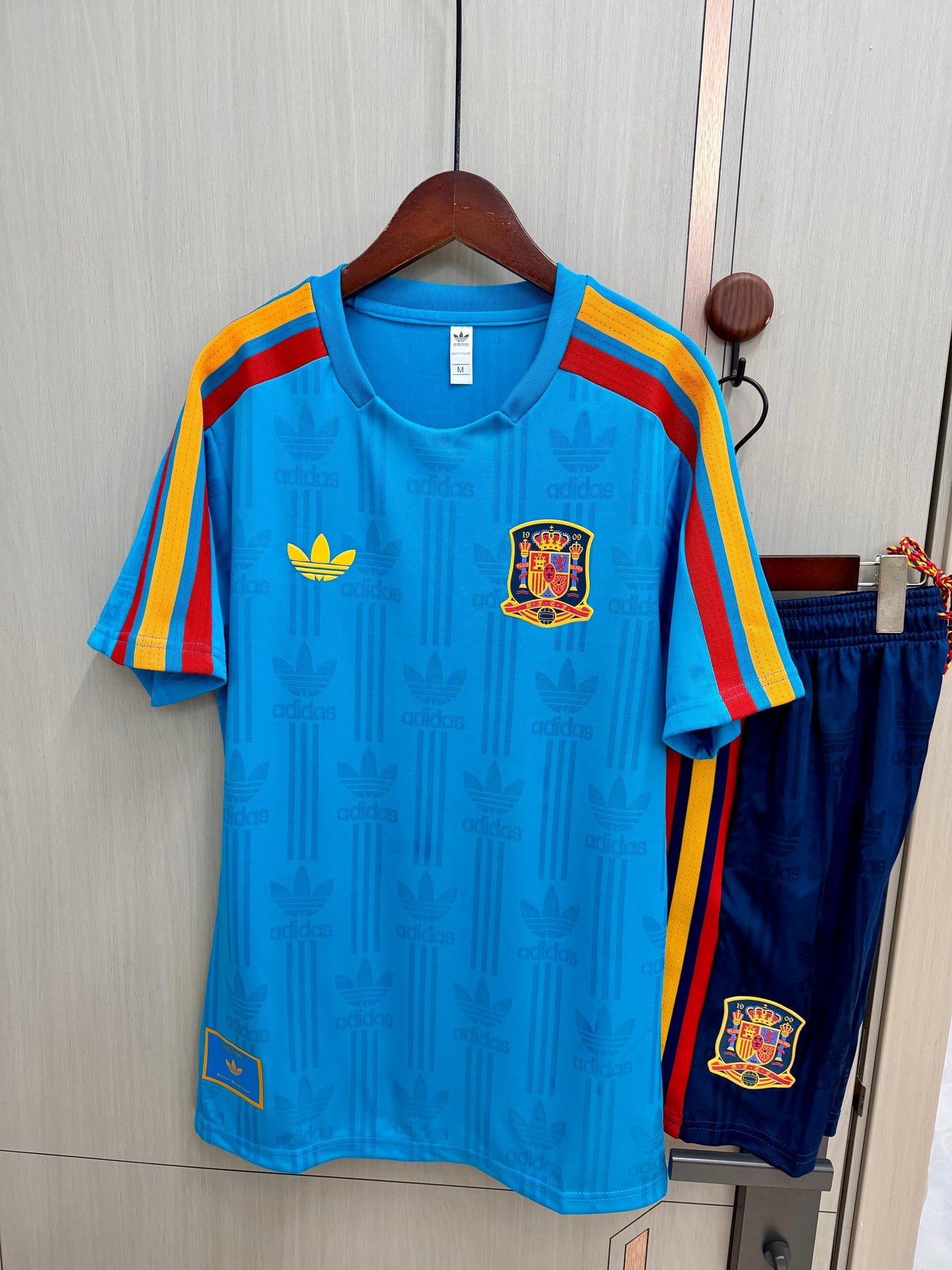 Conjunto de entrenamiento España 2026 azul modelo retro versión jugador (tallas S-4XL)