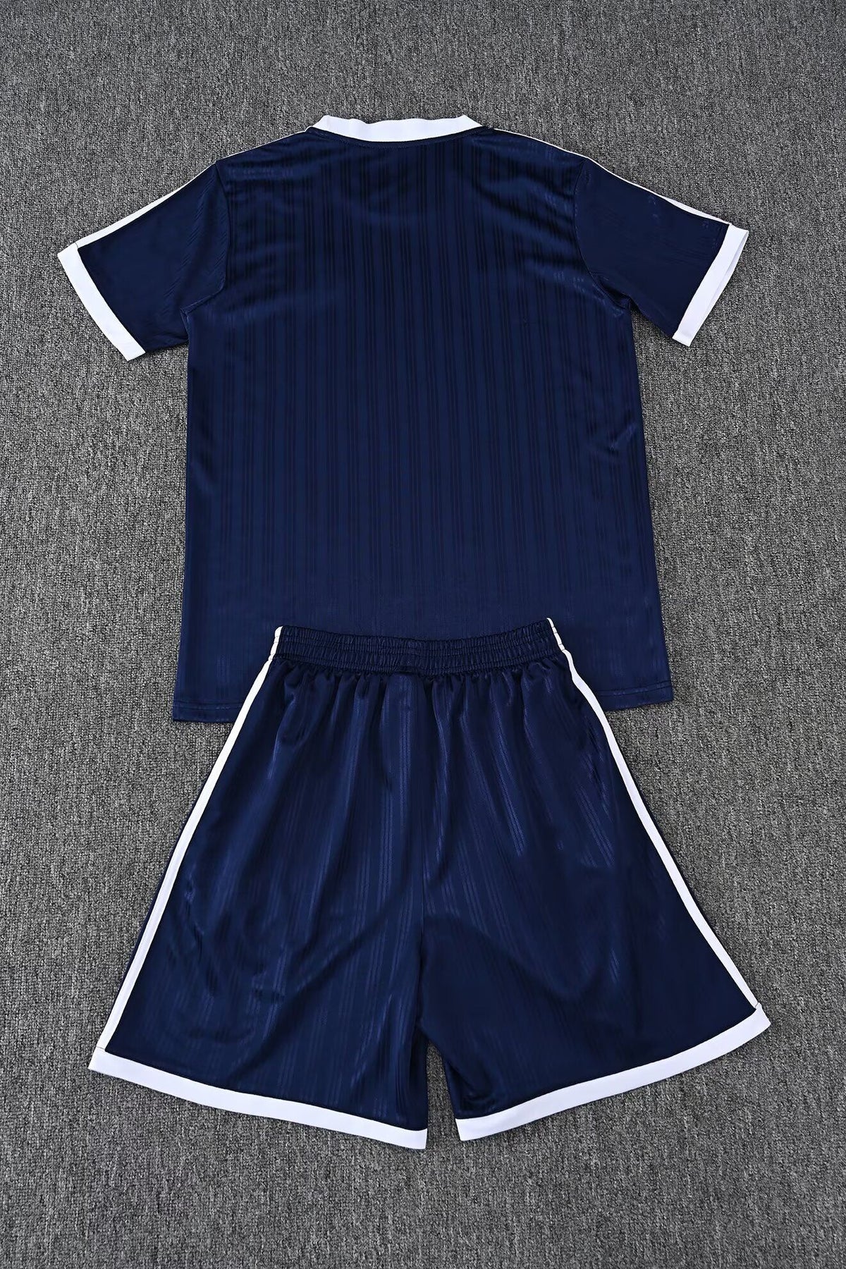 Conjunto de entrenamiento Real Madrid diferentes colores 26-27 (S-XXL)