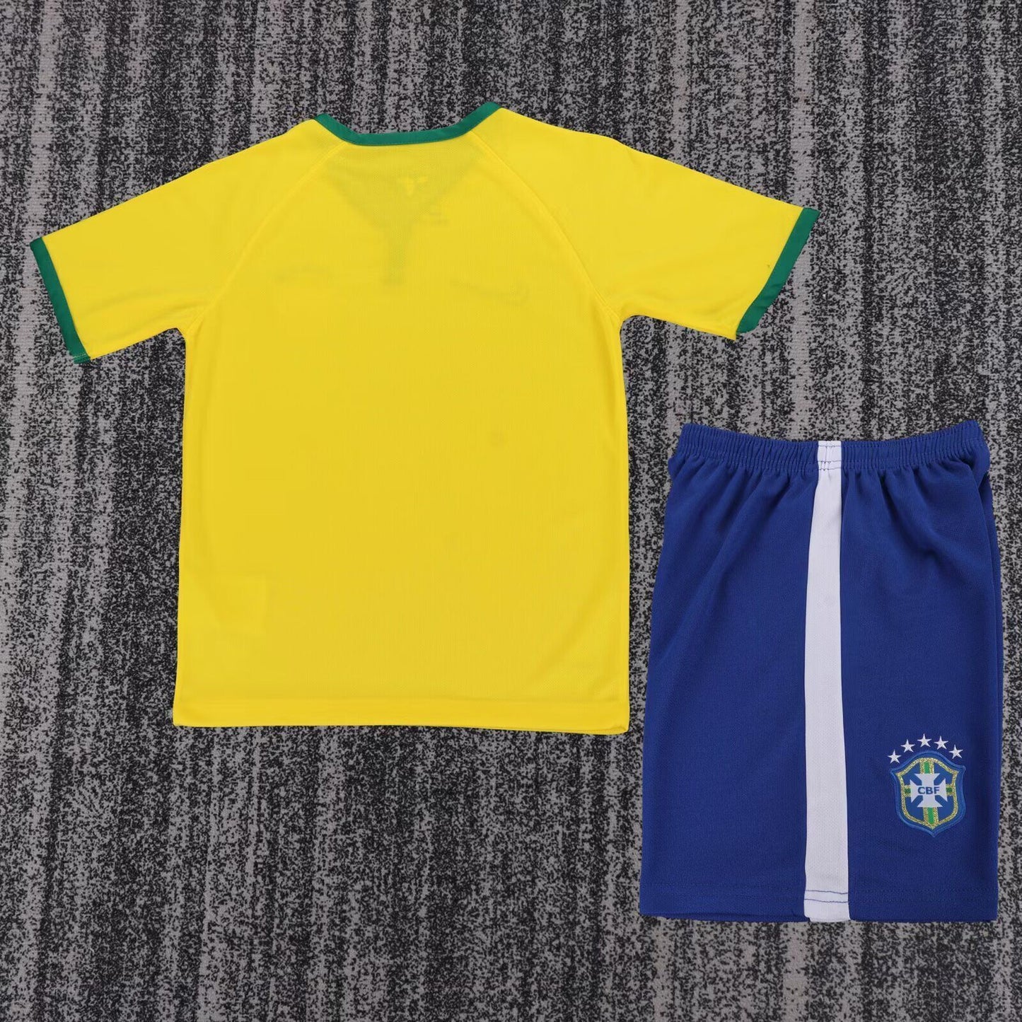 Equipacion Brasil 2014 (solo talla niños)