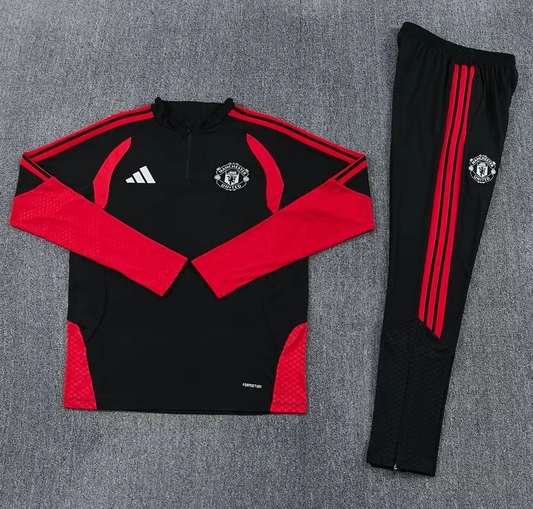 Chandal de entrenamiento negro con rojo del Manchester United 26-27 (tallas adultos y niños)