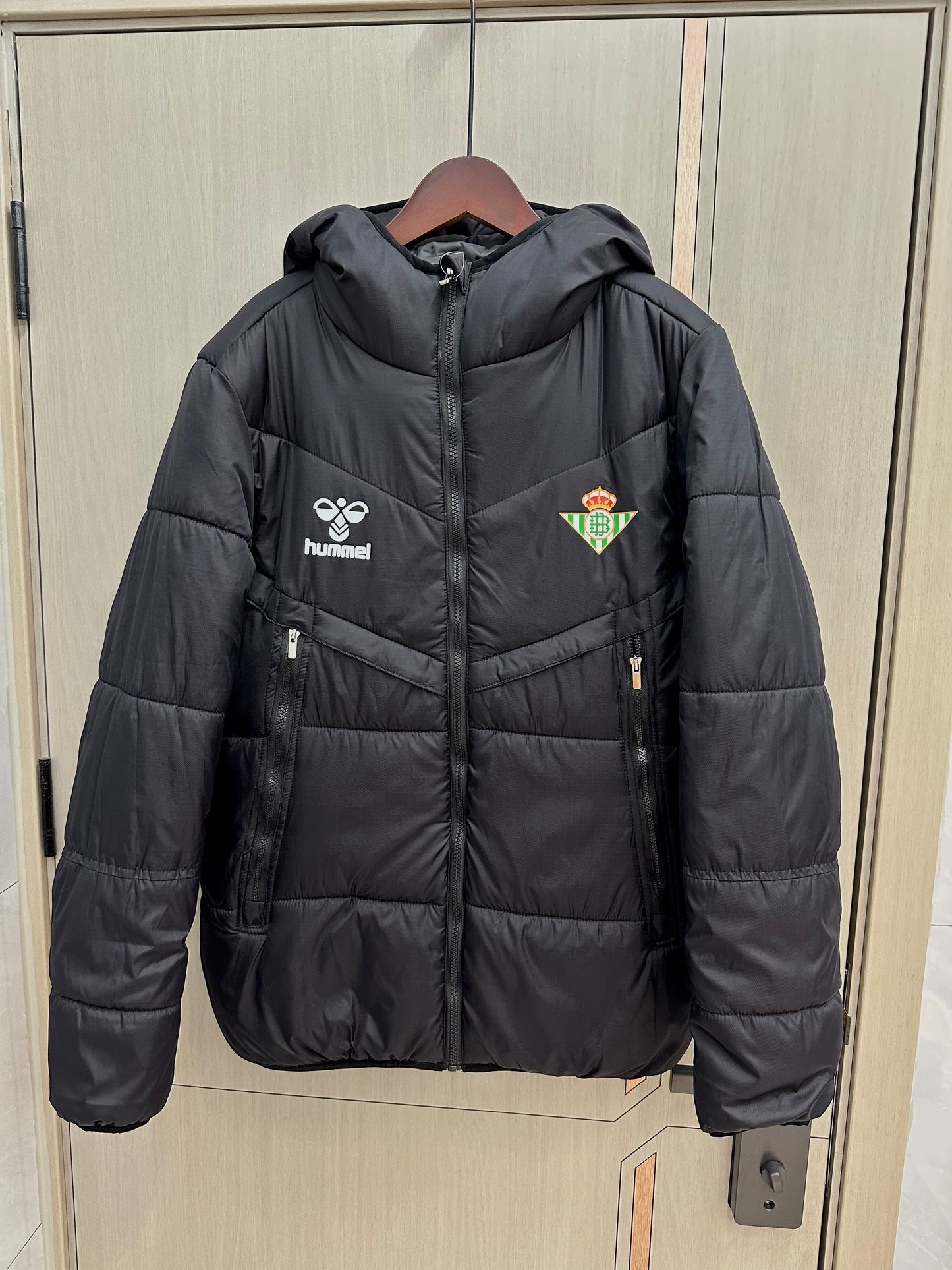 Abrigo Betis negro (Solo tallas S-2XL)