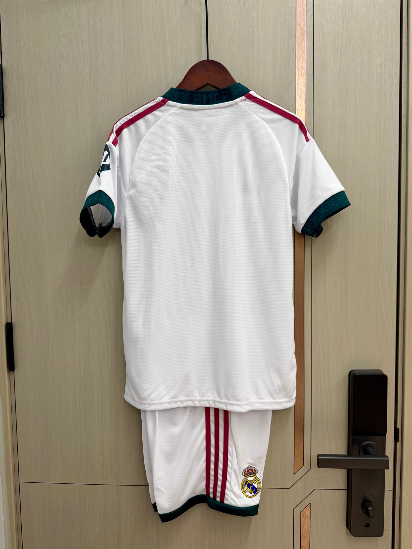 Equipacion Real Madrid 26/27 Local (tallas adultos y niños)