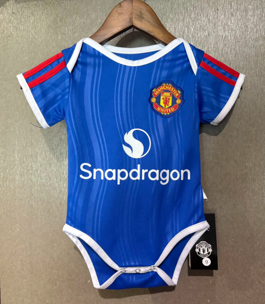 Body Manchester United 26/27 Visitante lleva logo adidas (6 - 12 meses y 1-2 años)