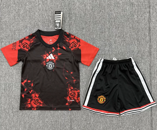 Equipacion Manchester United 26-27 versión rosa negra y roja (tallas niños)