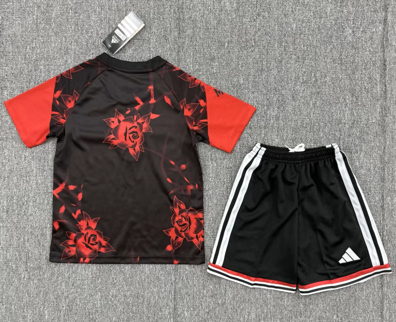 Equipacion Manchester United 26-27 versión rosa negra y roja (tallas niños)