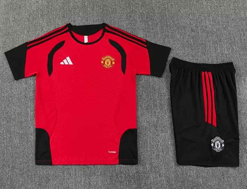 Conjunto de entrenamiento Manchester United 26/27 rojo con negro (tallas adultos y niños)
