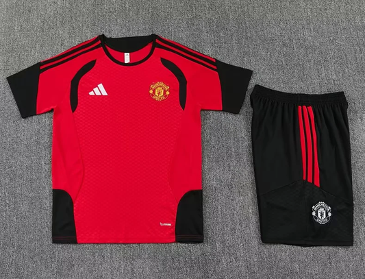 Conjunto de entrenamiento Manchester United 26/27 rojo con negro (tallas adultos y niños)