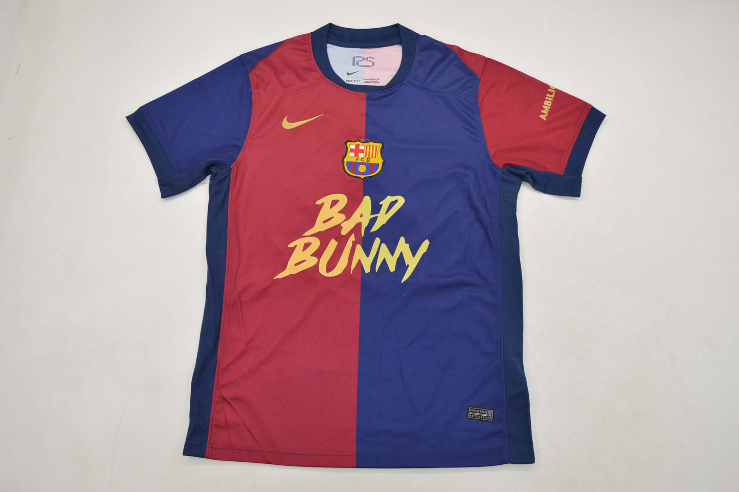 Camiseta Barcelona especial  BAD BUNNY (Solo tallas S-2XL)