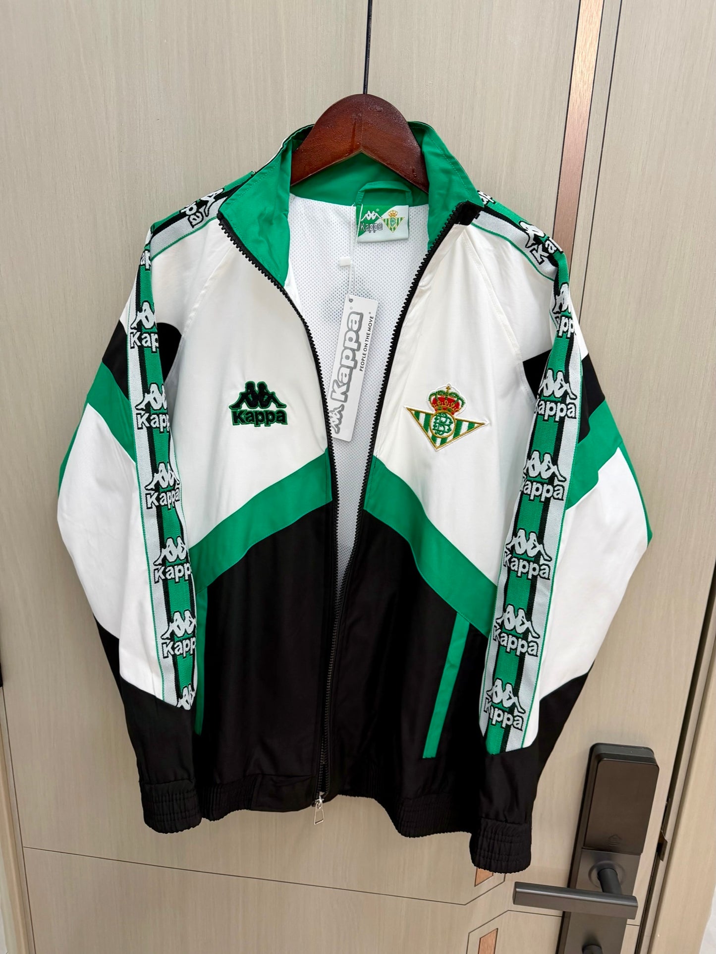 Chaqueta cortavientos Betis-25/26 (solo tallas S-2XL)