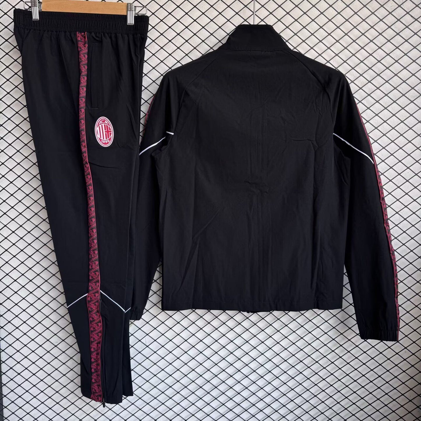 Chandal Cortavientos Milan 25/26 (Solo tallas S-2XL)
