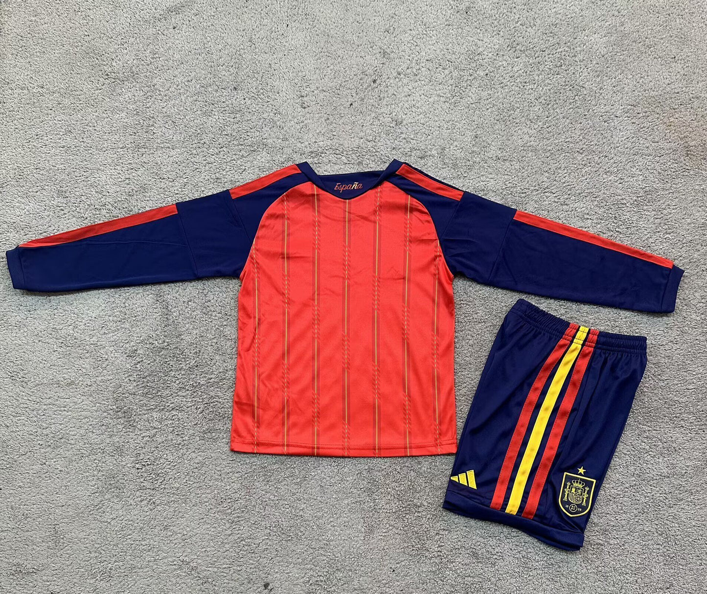 Equipacion de manga larga España Mundial 2026 local (solo talla niño)