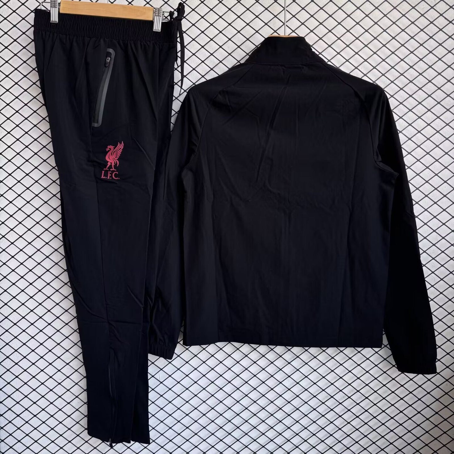 Chandal Liverpool 25/26 negro cortavientos (solo talla adulto)