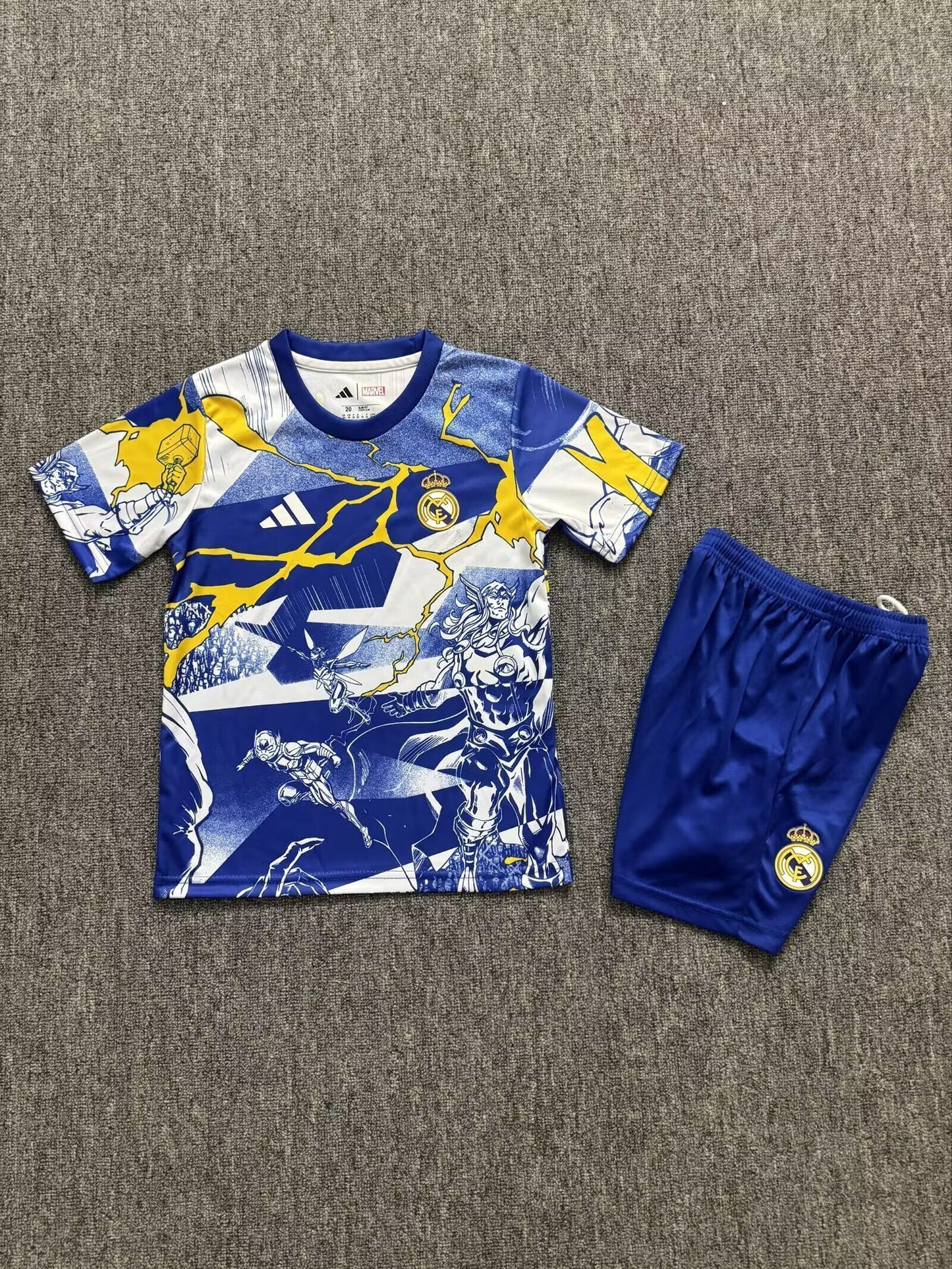 Equipacion Real Madrid especial Marvel