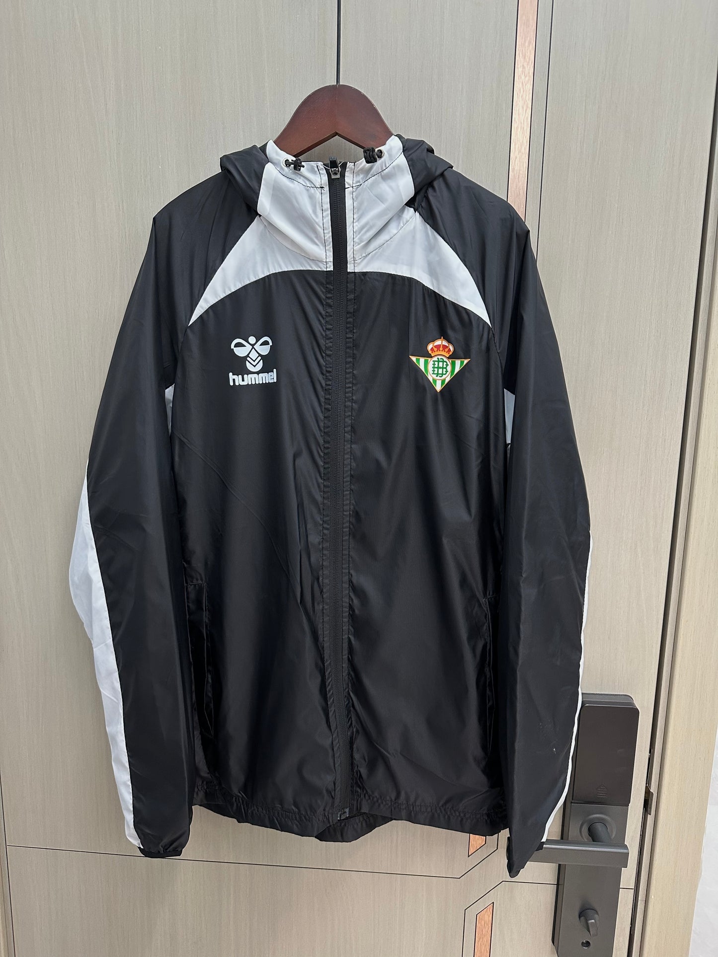 Chaqueta cortavientos Betis 25/ 26 (Solo tallas S-2XL)