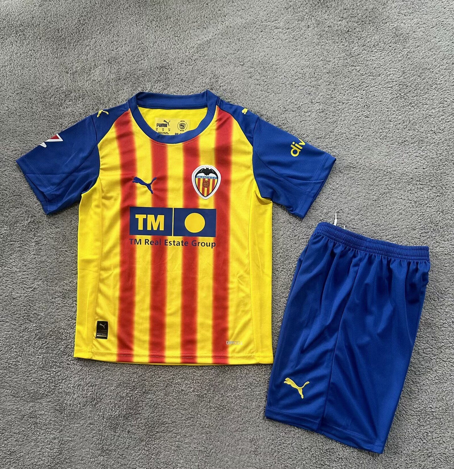 Equipacion Valencia 25/26 tercera equipacion