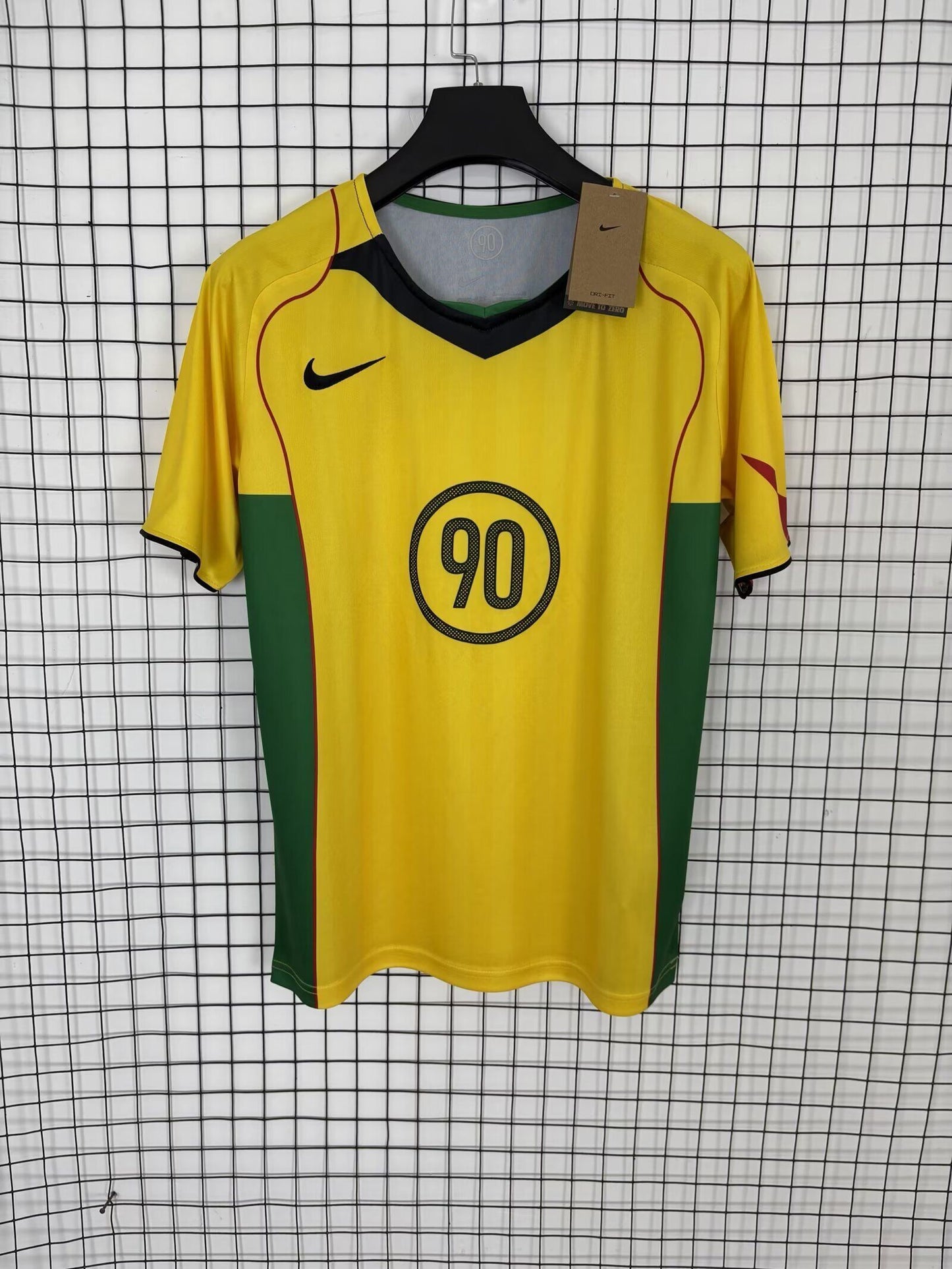 Camiseta Nike 90 Amarrilla