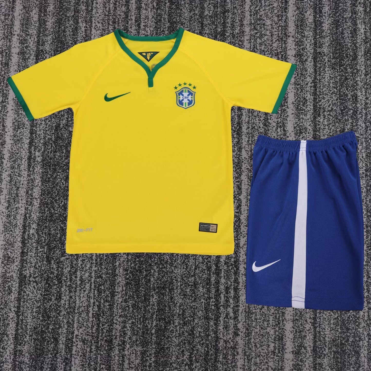 Equipacion Brasil 2014 (solo talla niños)