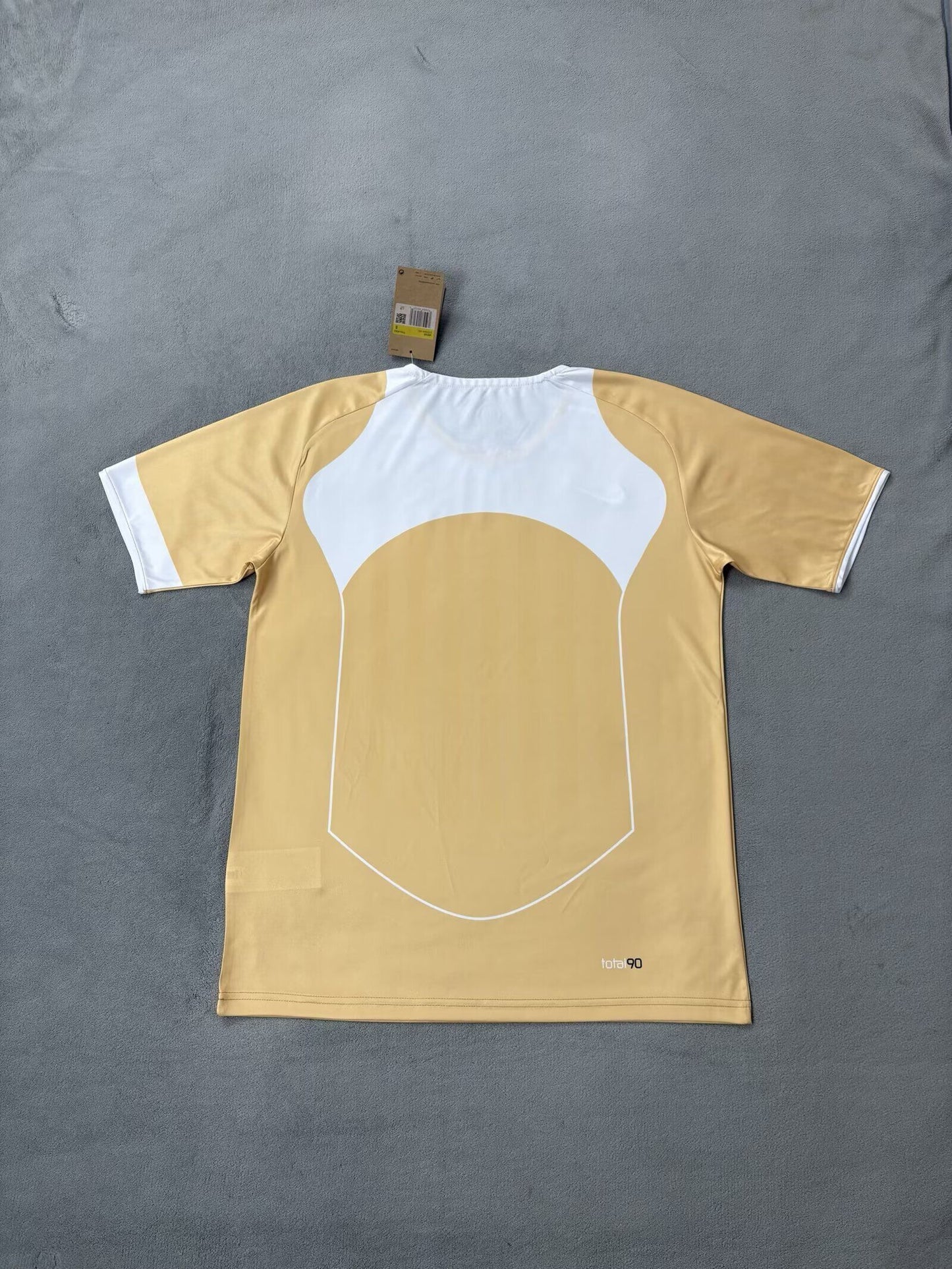 Camiseta Nike 90 amarilla