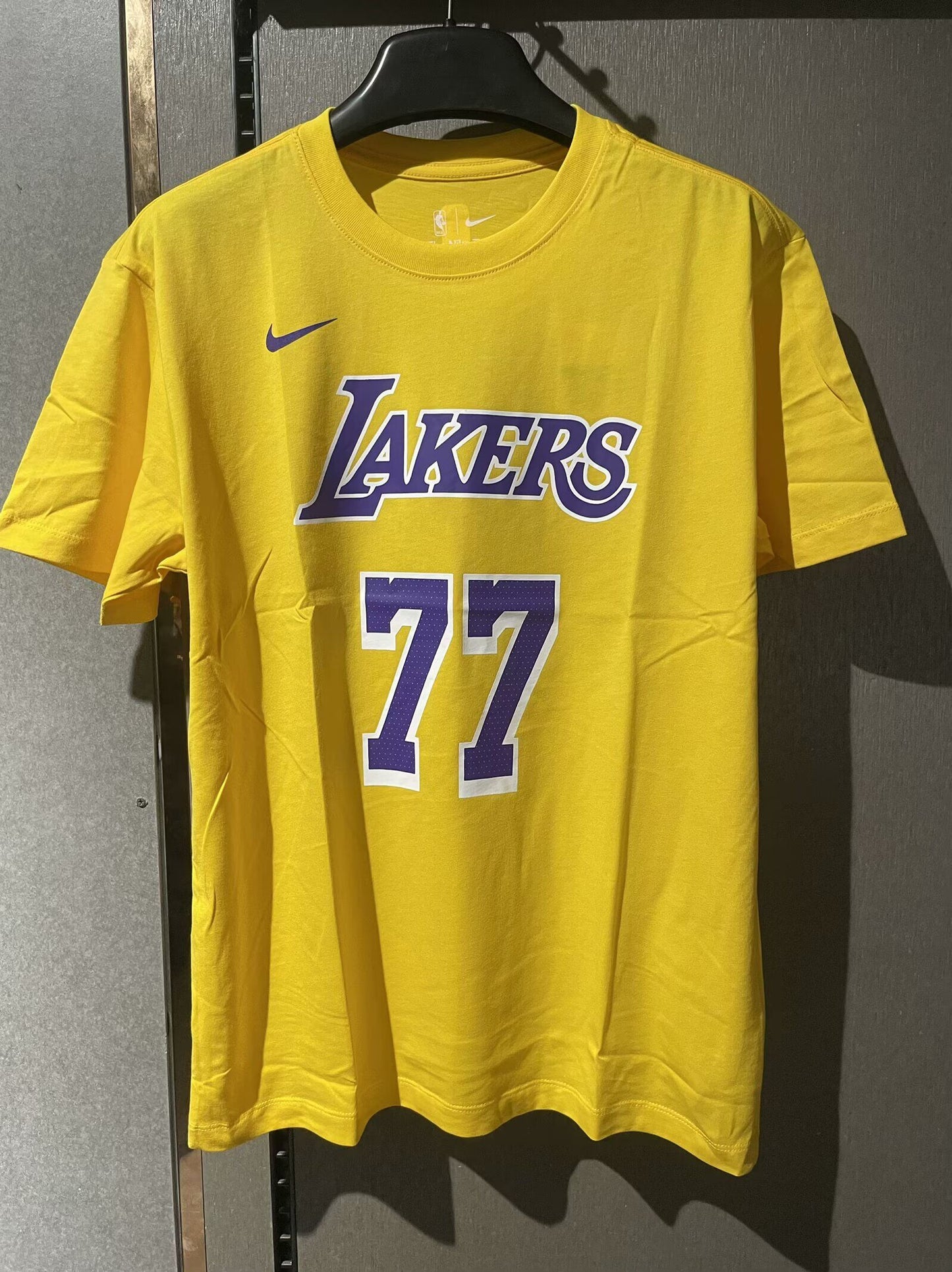 Camiseta de algondo Lakers Doncic