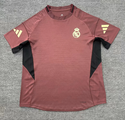 Camiseta de entrenamiento Real Madrid 2026 moradas con detalles negros, versión jugador (solo tallas S-XXL)