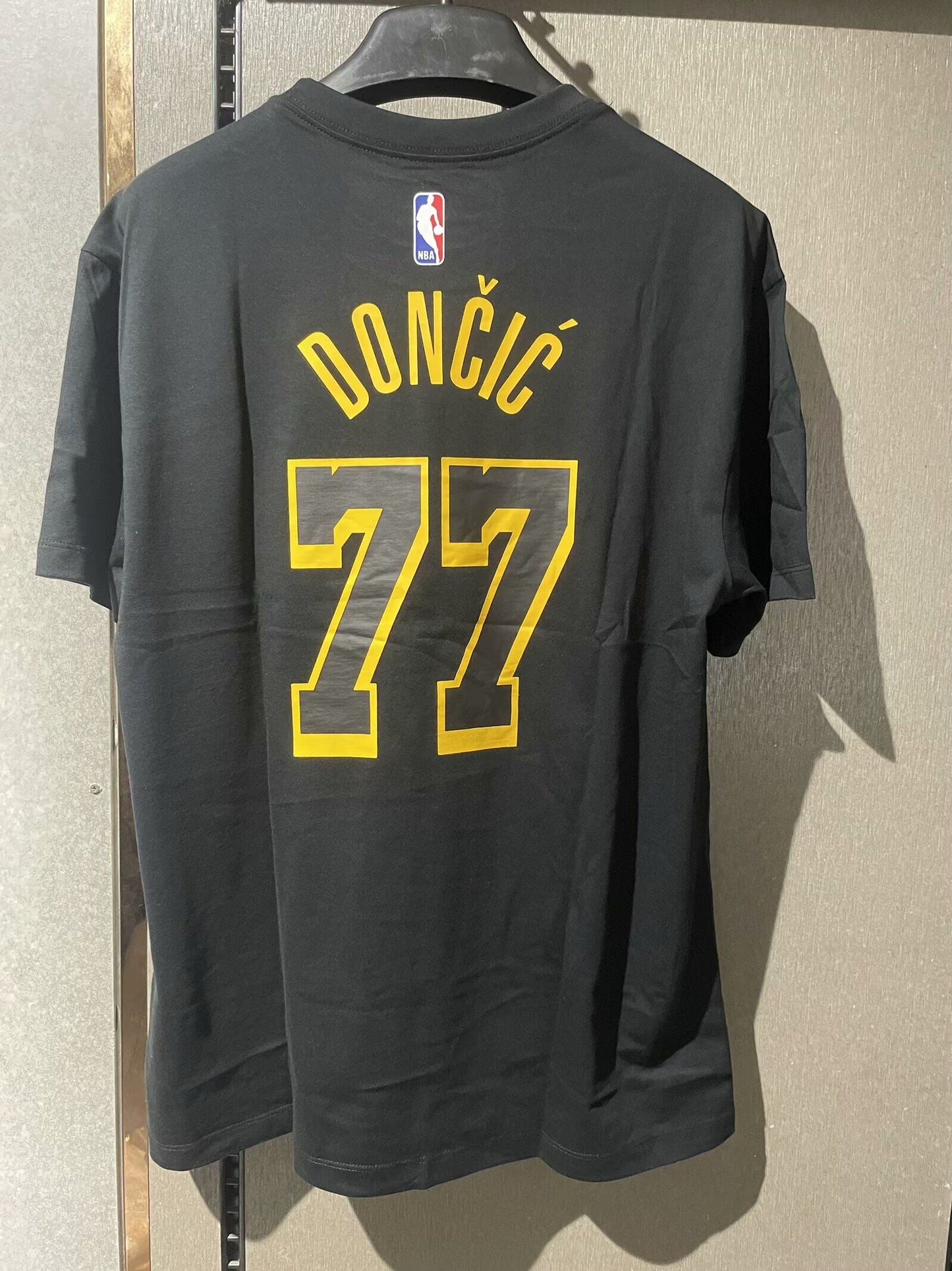Camiseta de algondo Lakers Doncic