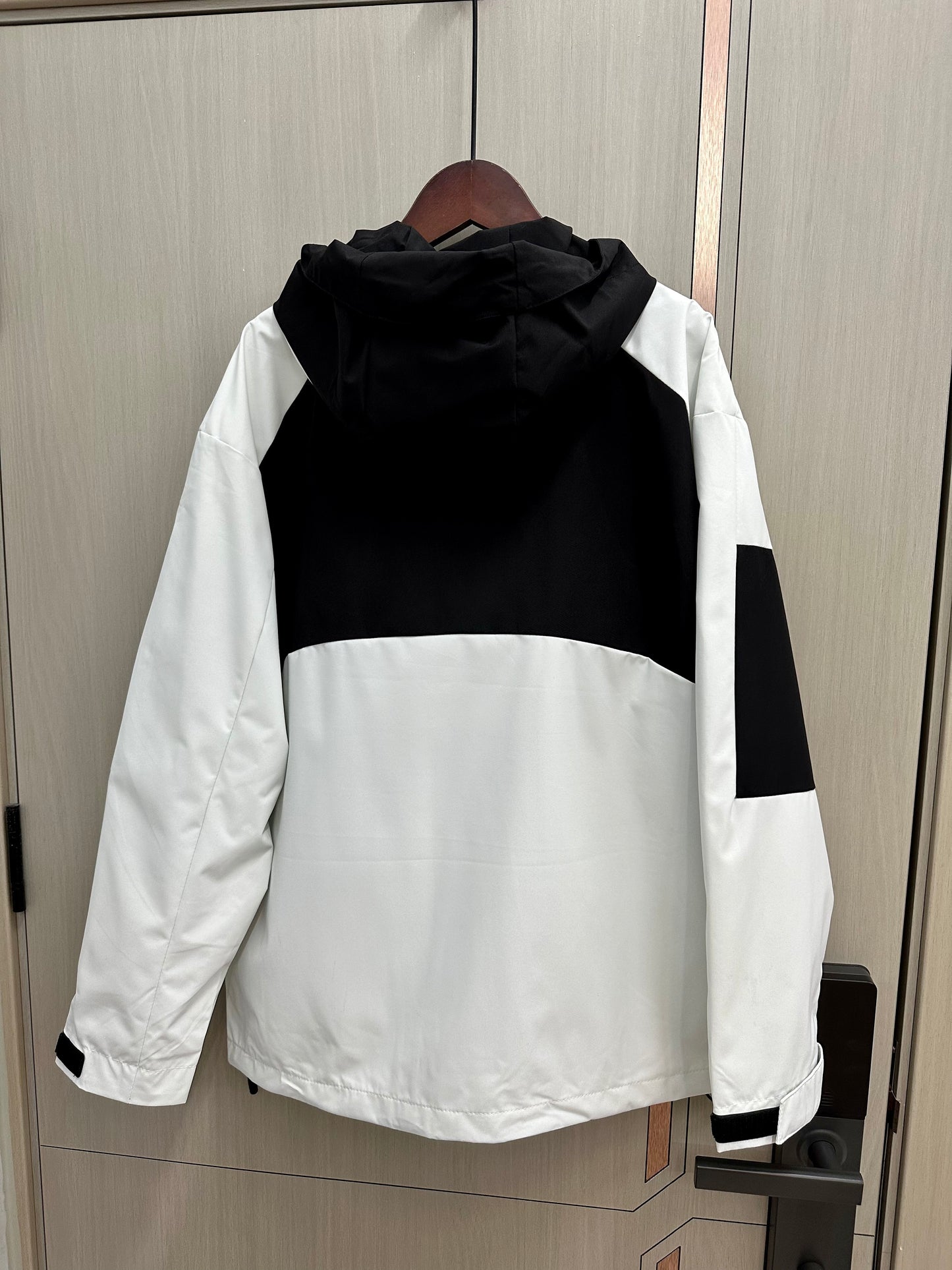 Cortavientos Betis blanco y negro (solo tallas S-2XL)