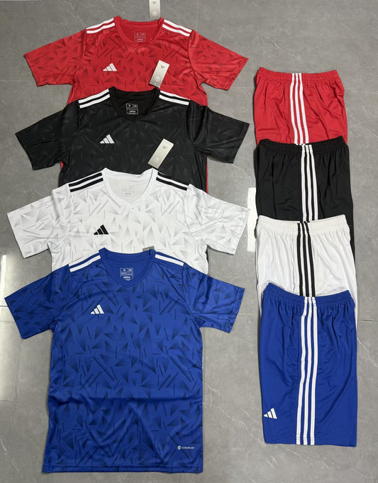 Conjuntos Adidas diferentes colores modelo R025 (tallas adultos y niños)