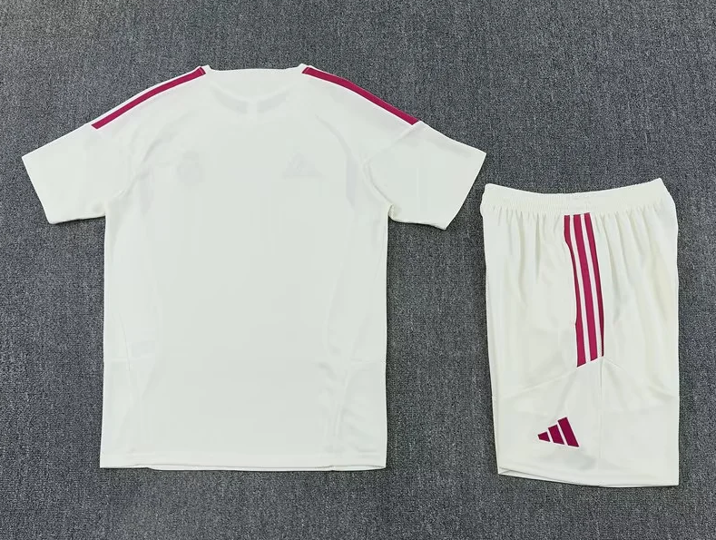 Conjunto de entrenamiento Real Madrid 26-27 blanca con rosa tallas (tallas adultos y niños)