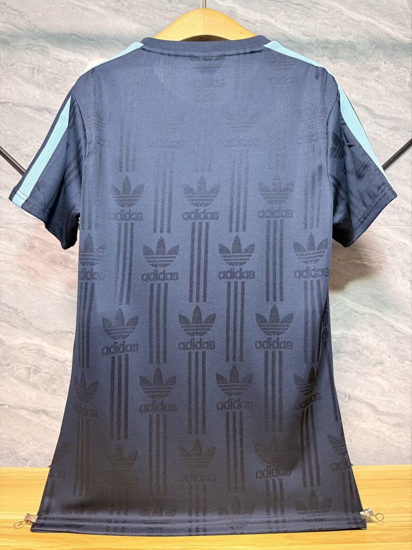 Camiseta de entrenamiento Argentina 2026 modelo retro azul oscuro versión jugador (tallas S-XXL)