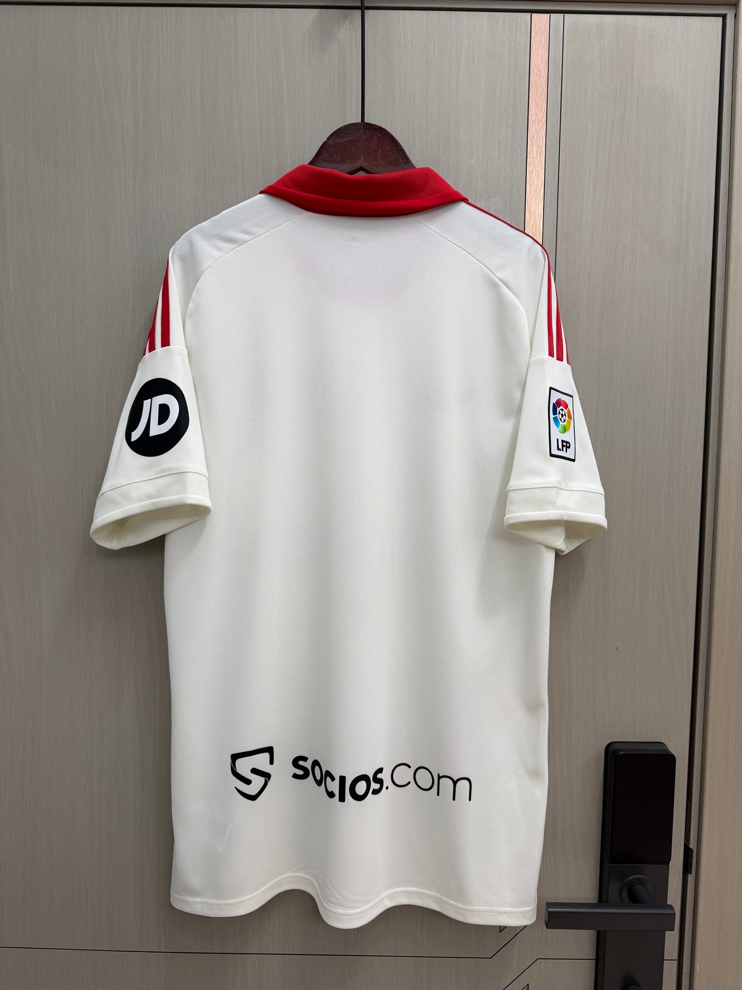 Camiseta Sevilla 25/26 modelo retro (tallas S-4XL) jornada 31