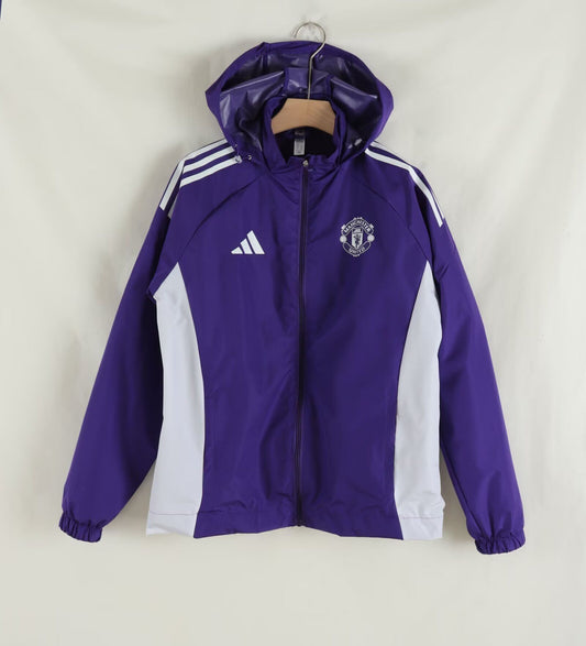 Chaqueta cortavientos Manchester United morada con blanco con gorro (tallas S-XXL)
