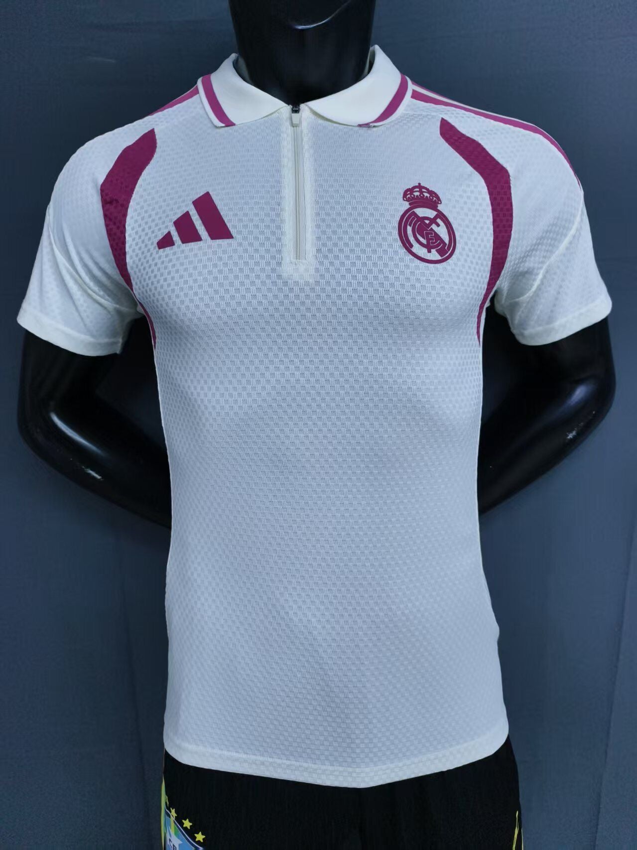 Polo de entrenamiento Real Madrid 26/27 blanco con rosa versión jugador (tallas S-3XL)