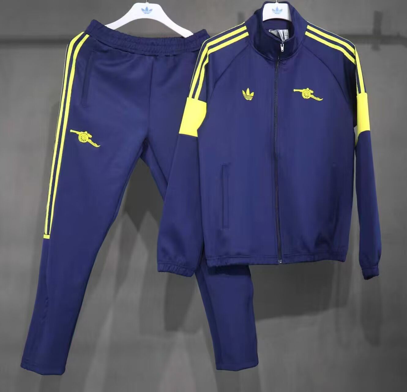 Chndal Arsenal 26/27 azul oscuro con amarillo (tallas S-XXL)