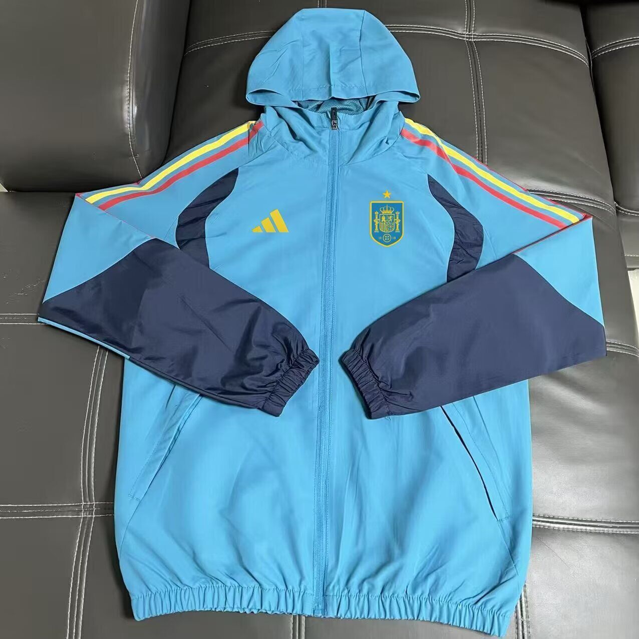 Chaqueta cortavientos con gorro España (Solo tallas S-XXL)