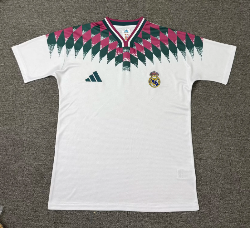Camiseta de entrenamiento Real Madrid 26-27 blanca modelo retro (tallas S-4XL)
