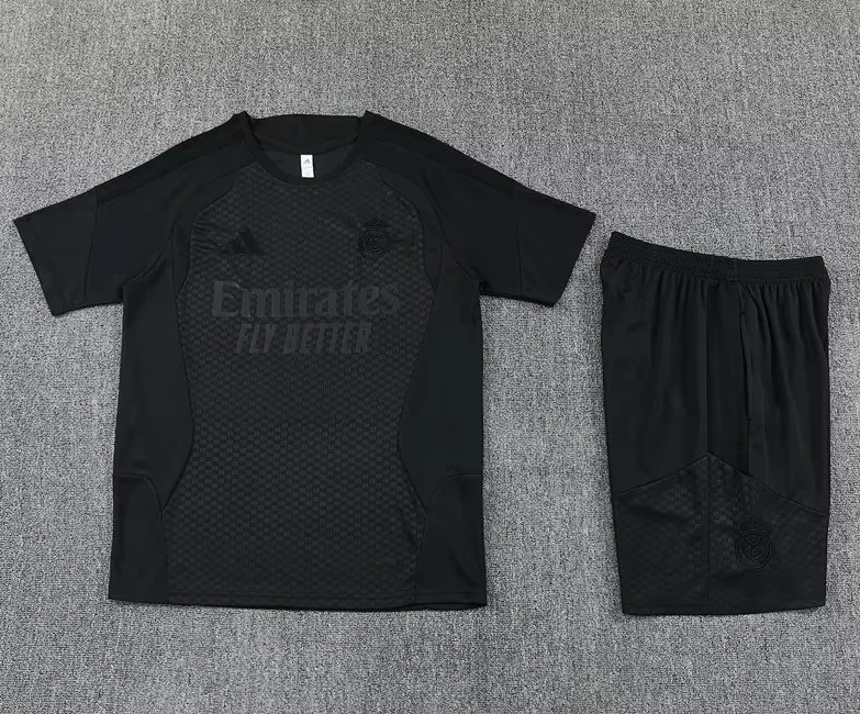 Conjunto de entrenamiento Real Madrid 26/27 negra (tallas adultos y niños)