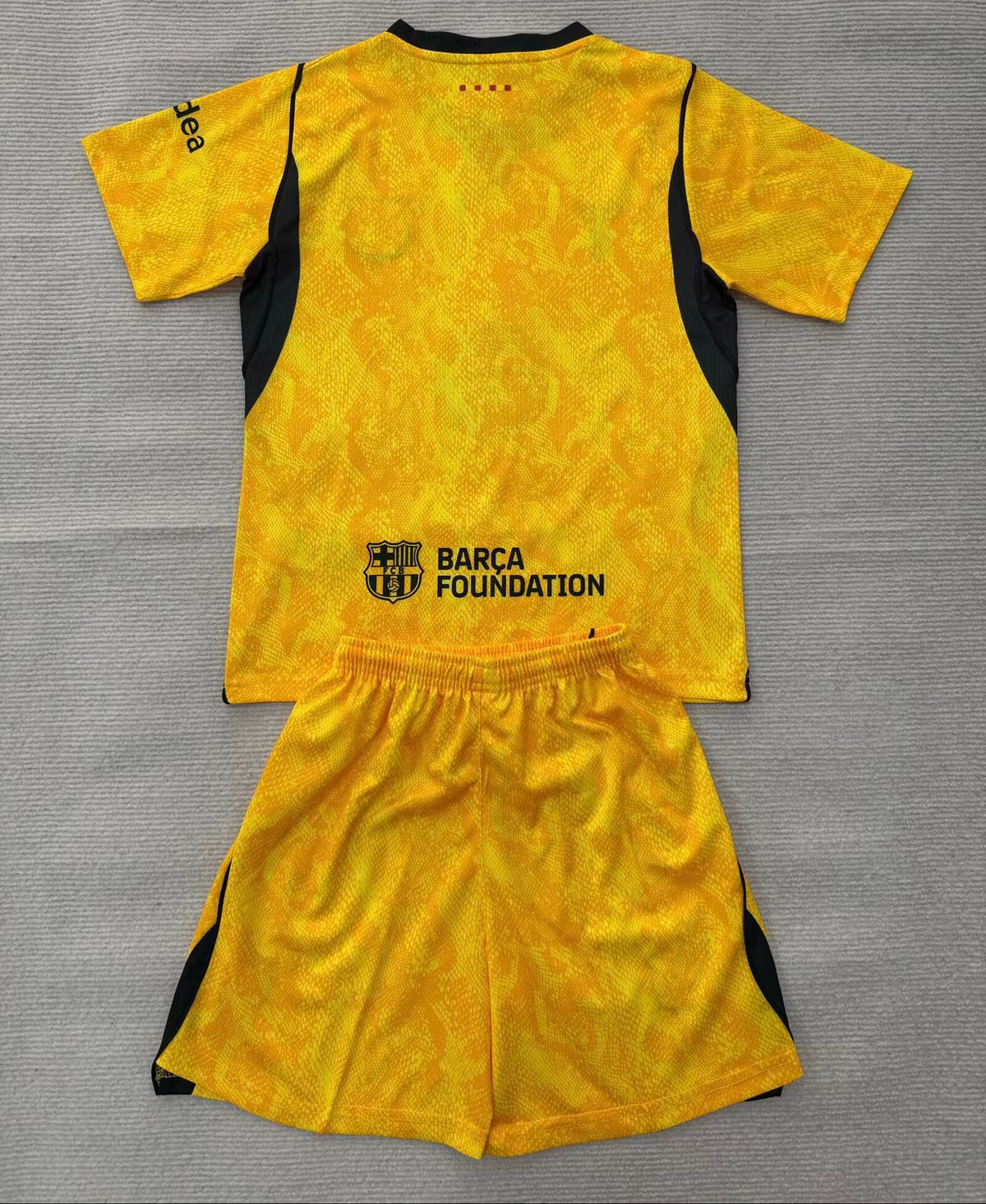 Equipacion portero Barcelona 26-27 amarilla