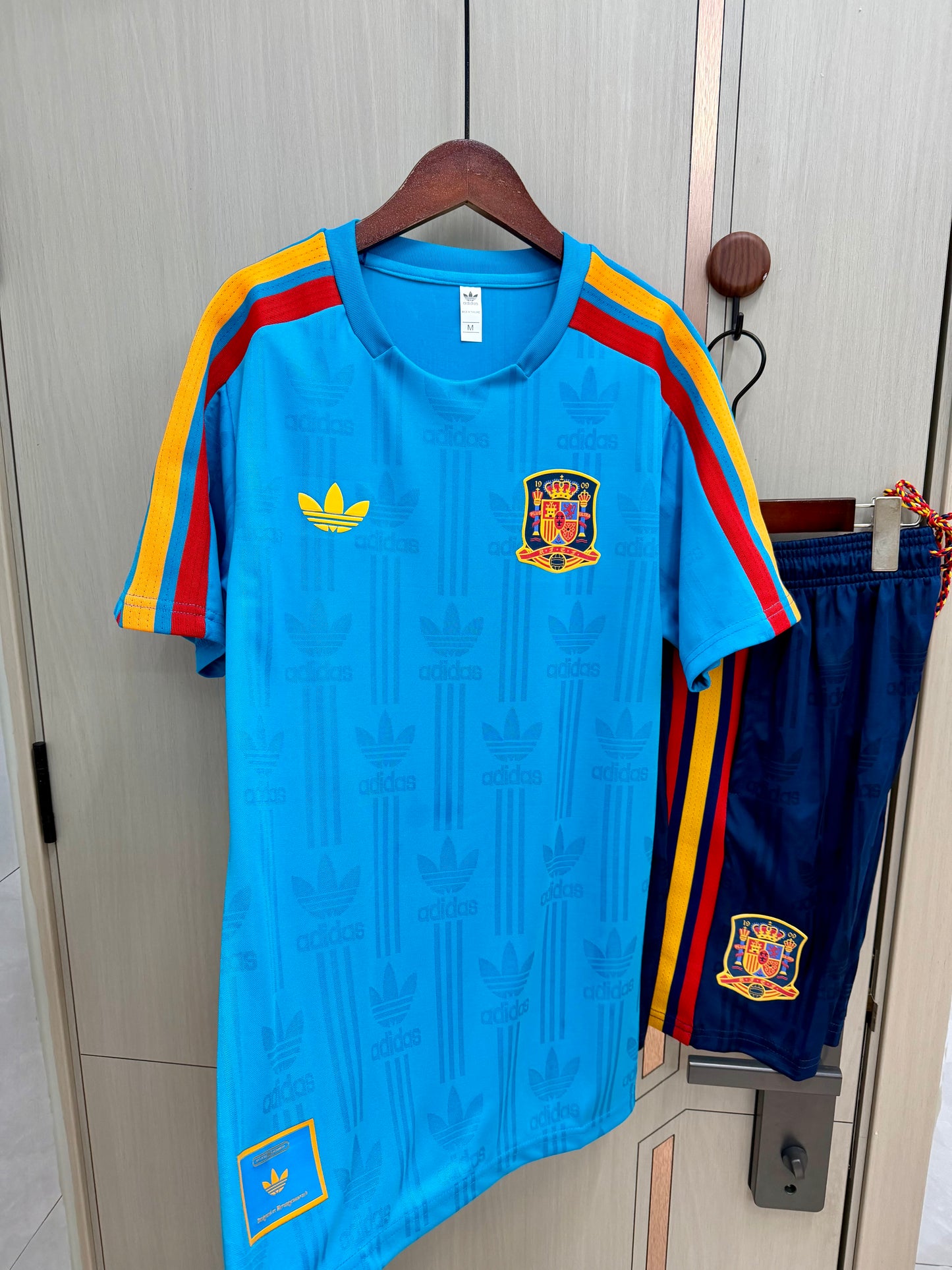 Conjunto de entrenamiento España 2026 azul modelo retro versión jugador (tallas S-4XL)