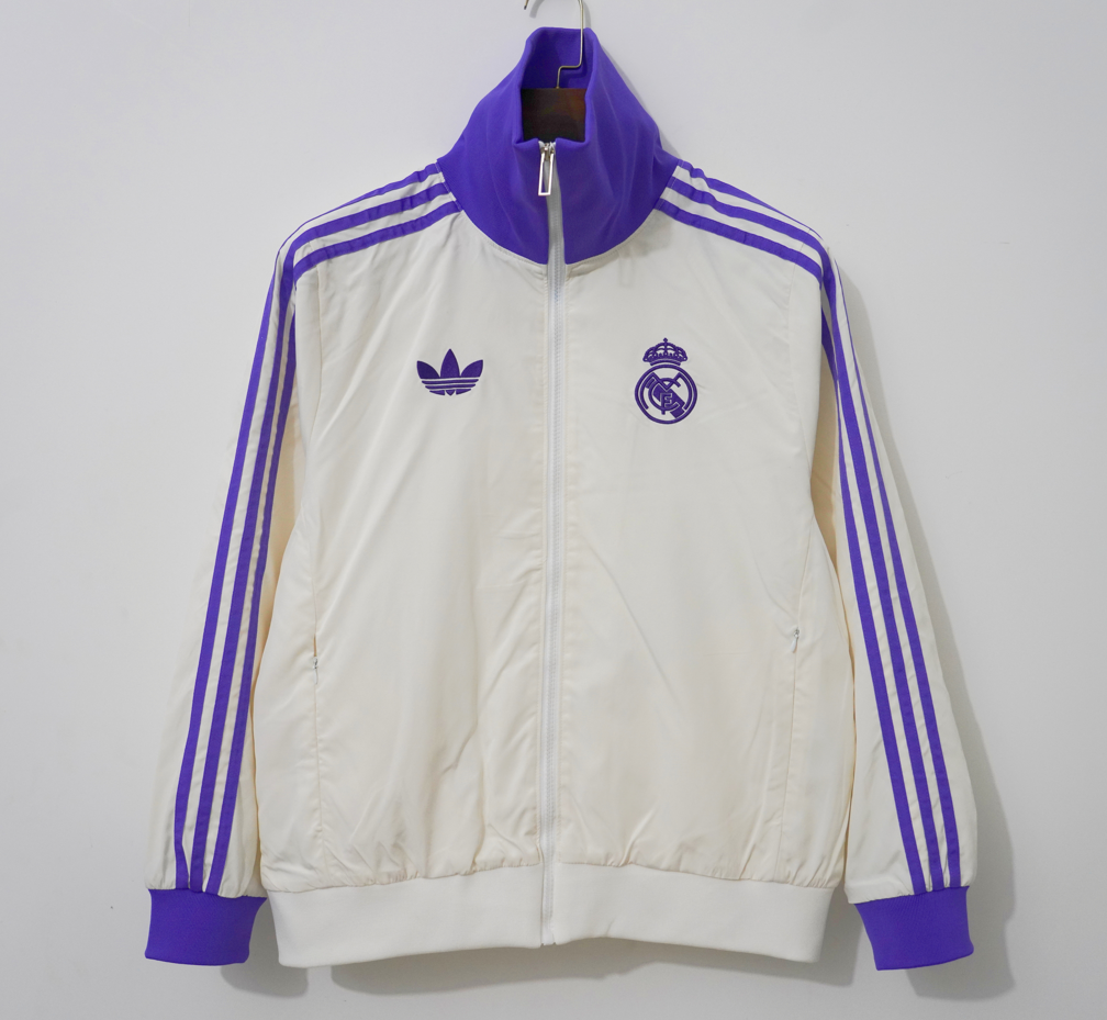 Chaqueta cortavientos Real Madrid blanca con detalles morados (tallas S-XXL)