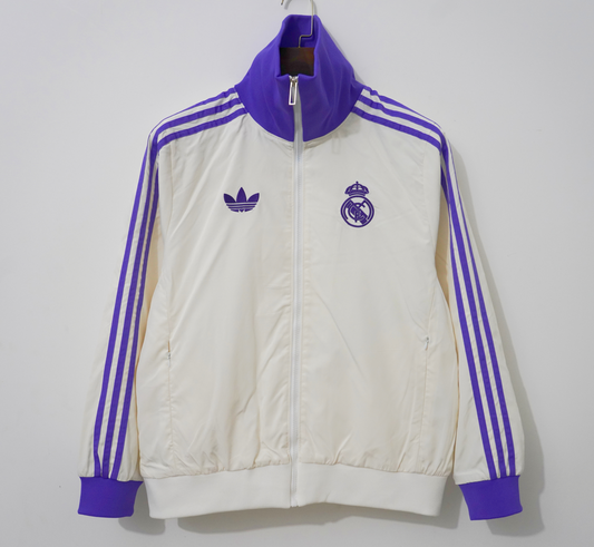 Chaqueta cortavientos Real Madrid blanca con detalles morados (tallas S-XXL)