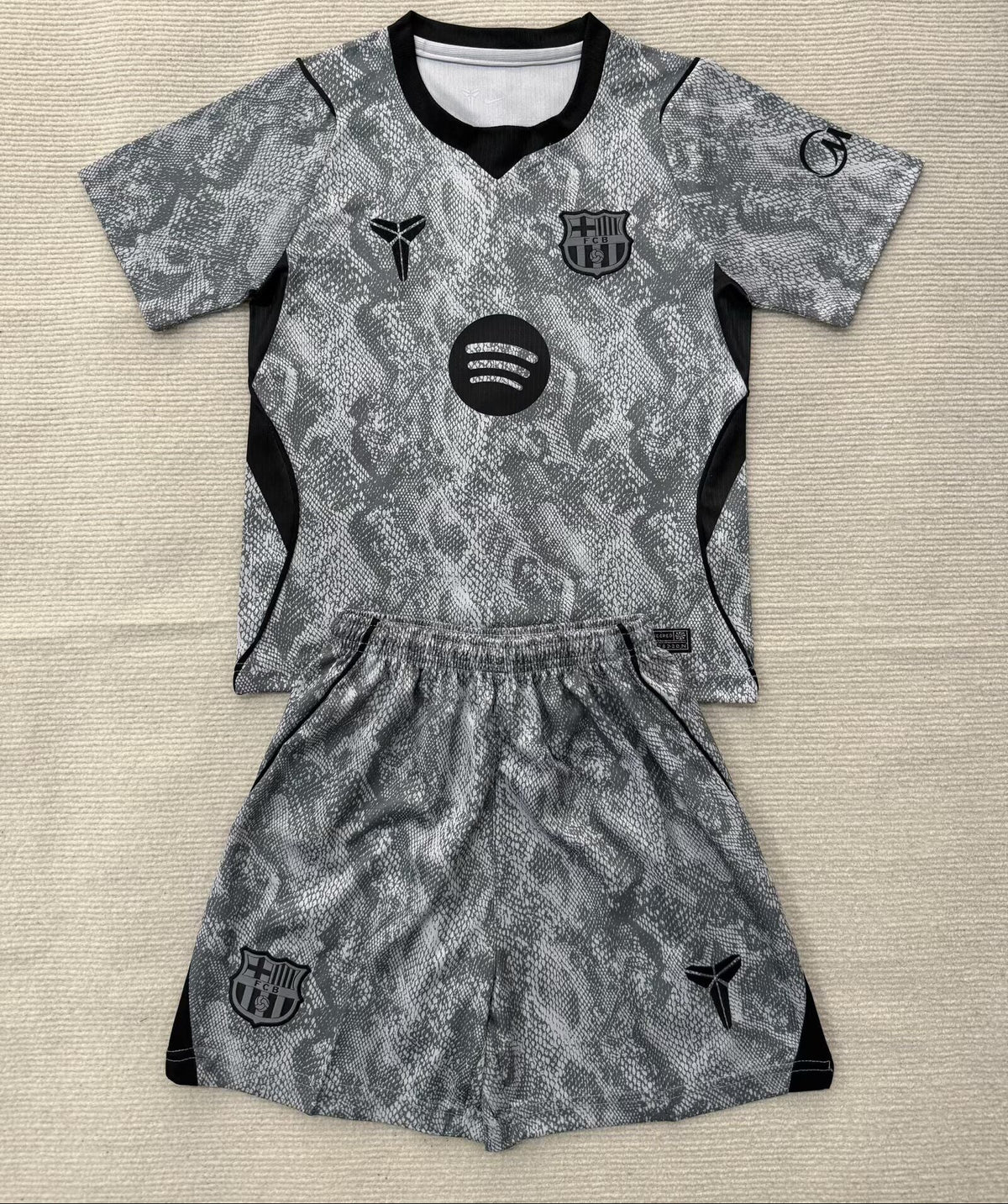 Equipacion portero Barcelona 26-27 gris