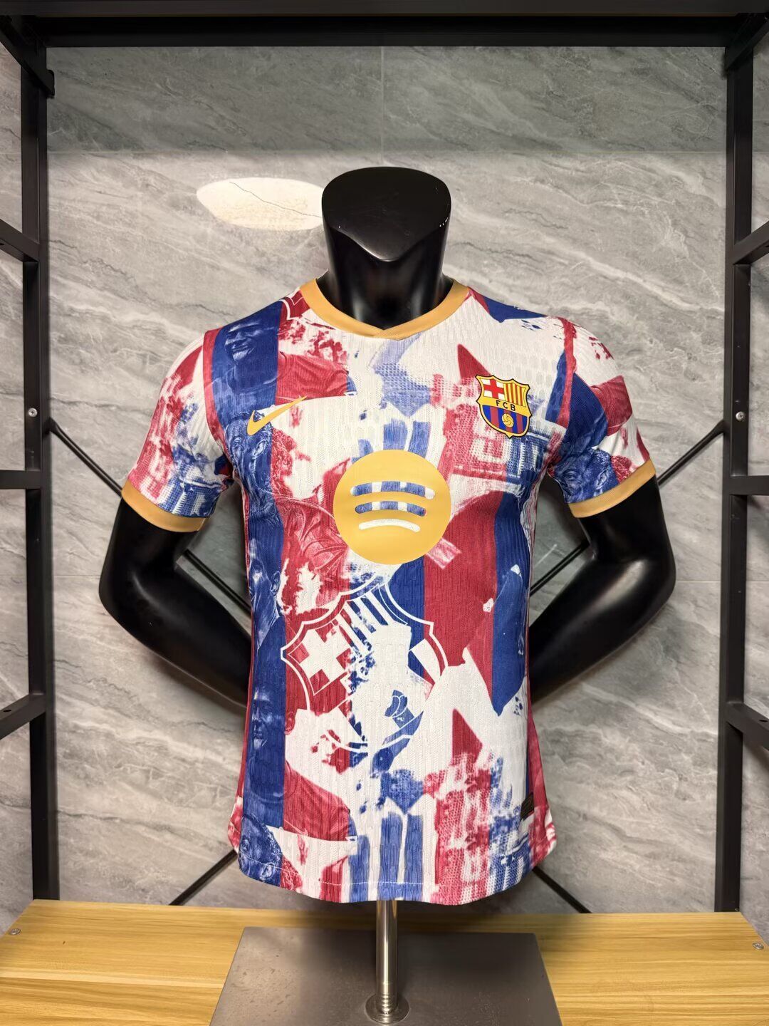 Camiseta Barcelona versión para jugador de tres estrellas (solo tallas S-XXL)