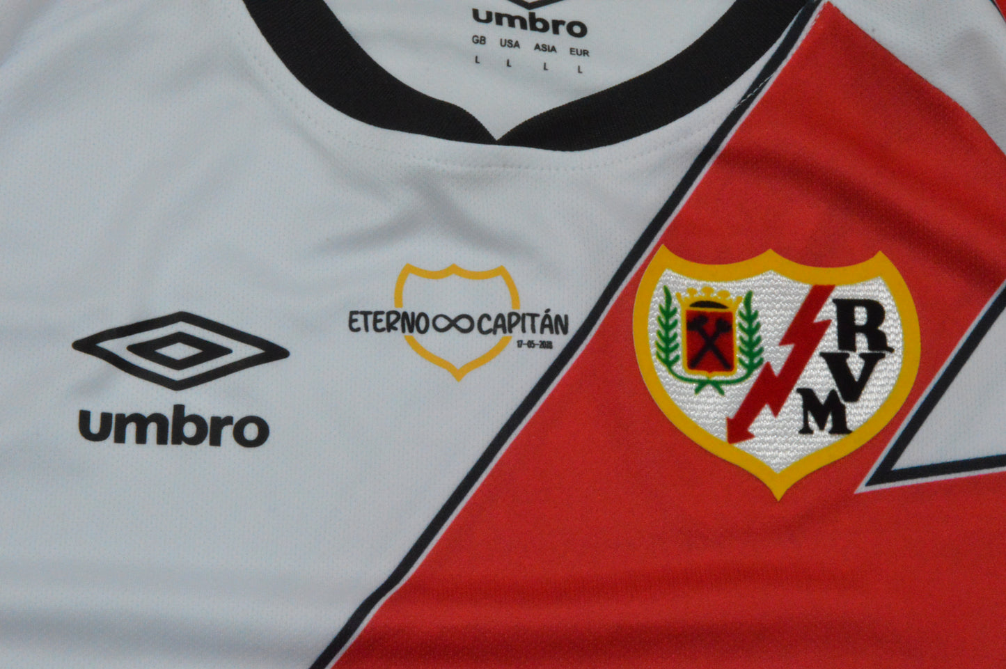 Camiseta Rayo Vallecano 25/26 local Óscar Trejo versión retirada
