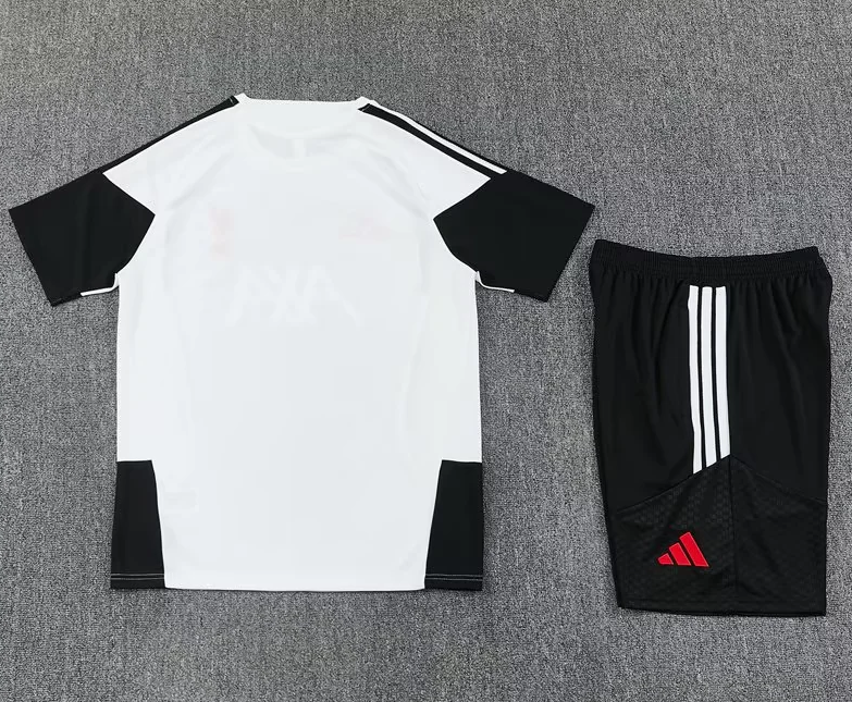 Conjunto de entrenamiento Liverpool 26/27 (tallas adultos y niños)