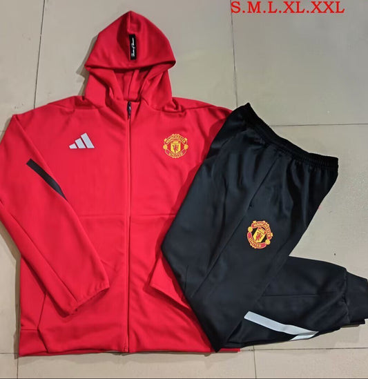 Chandal con gorro Manchester United 25/26 (solo tallas S-2XL)