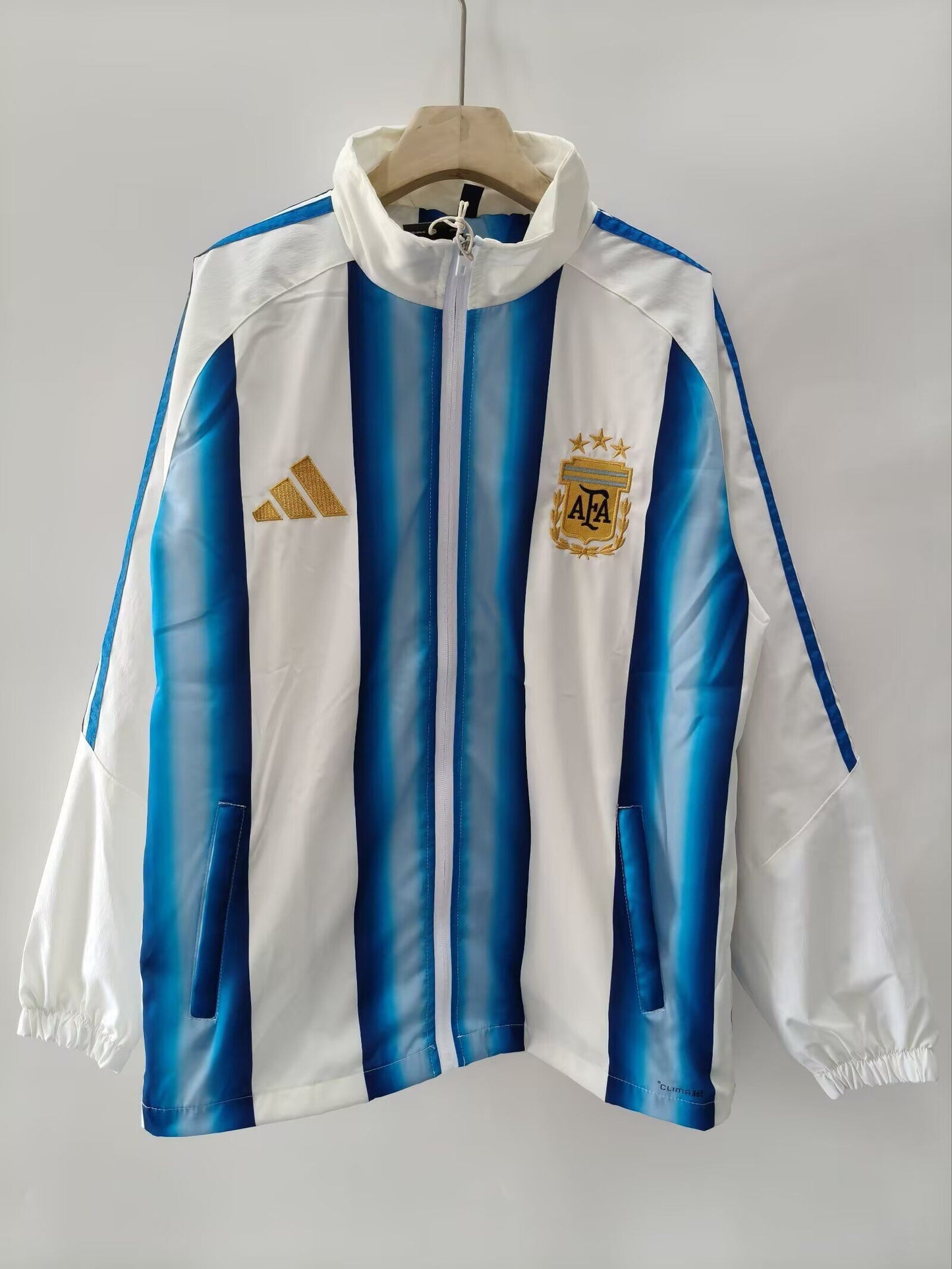 chaqueta cortavientos Argentina 26 azul y blanca (solo tallas S-XXL)